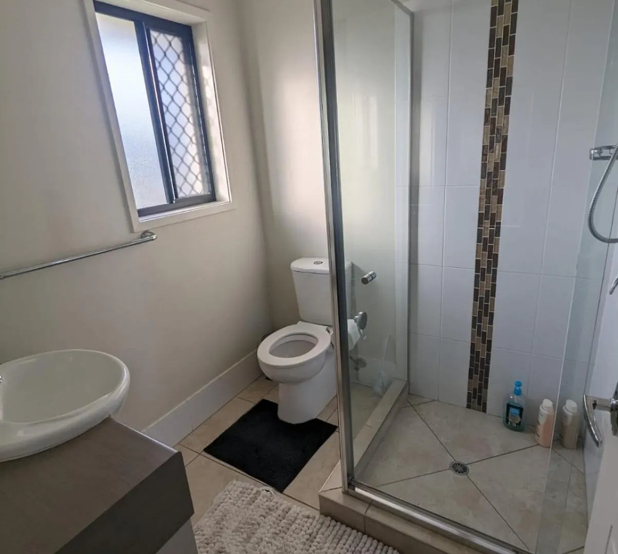 Spacious Entire 4Bedroom House In Gladstone 1 To 8 People Can Stay Αυστραλία