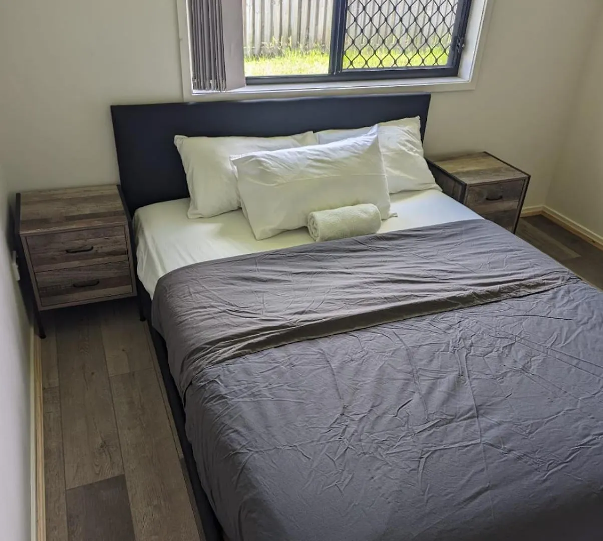 Spacious Entire 4Bedroom House In Gladstone 1 To 8 People Can Stay