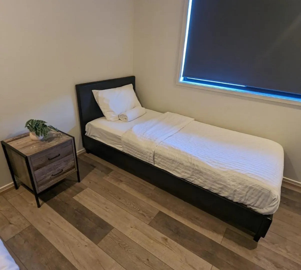 Spacious Entire 4Bedroom House In Gladstone 1 To 8 People Can Stay