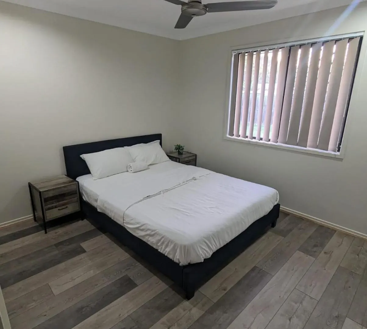 Spacious Entire 4Bedroom House In Gladstone 1 To 8 People Can Stay 0*,